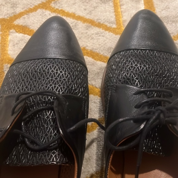 Bueno Leather Loafers. Like New! Size 41 - Picture 2 of 7